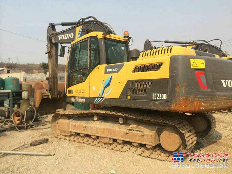 小型挖掘机在建筑工地上发挥巨大作用